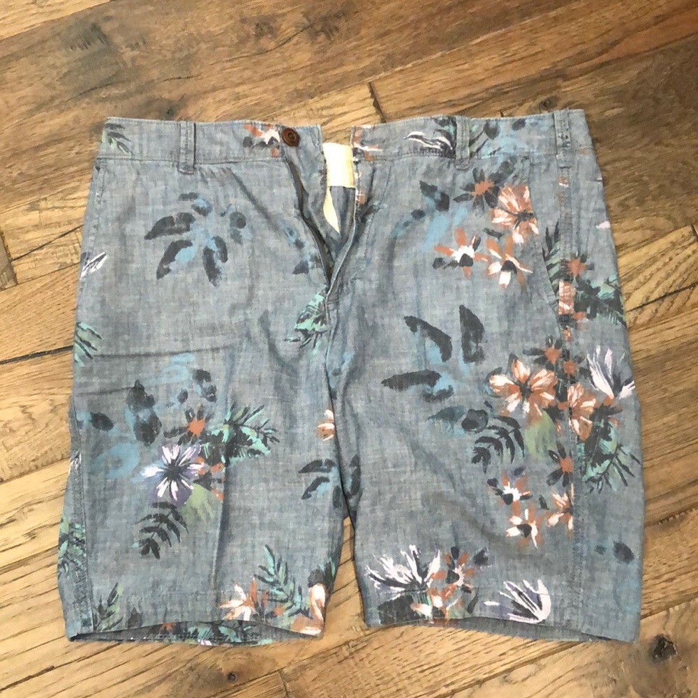 Men’s floral shorts